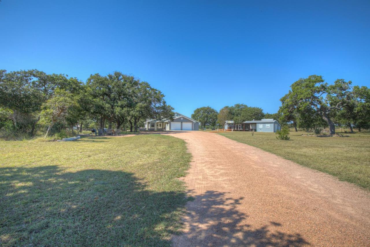 Grey Haus Casita-Peaceful Hill Country Views! Villa Fredericksburg Exteriör bild