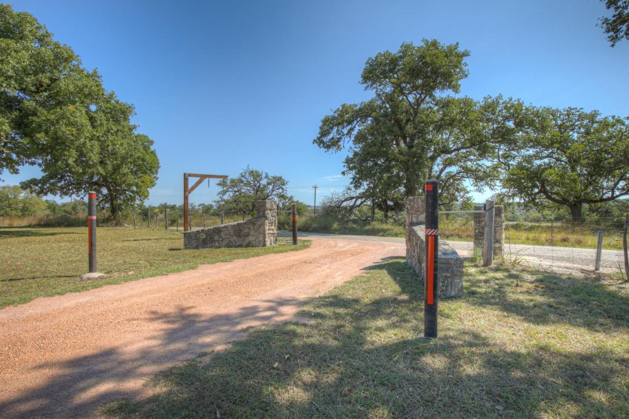 Grey Haus Casita-Peaceful Hill Country Views! Villa Fredericksburg Exteriör bild